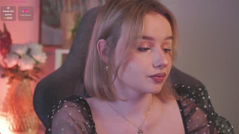 Snapshot of red_queeen chatting on 12-02-24, 06:10 QUEEN OF EVIL online show from 12-02-24, 06:10