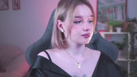 Snapshot of red_queeen chatting on 12-04-24, 05:55 QUEEN OF EVIL online show from 12-04-24, 05:55