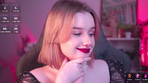 Snapshot of red_queeen chatting on 12-06-24, 09:35 QUEEN OF EVIL online show from 12-06-24, 09:35