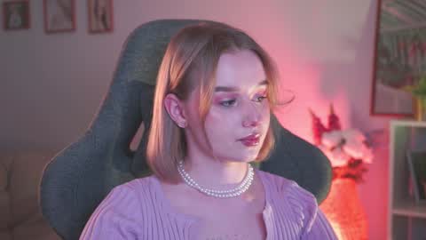 Snapshot of red_queeen chatting on 12-11-24, 11:32 QUEEN OF EVIL online show from 12-11-24, 11:32