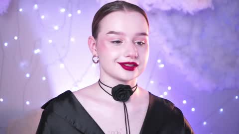 Snapshot of red_queeen chatting on 12-19-24, 06:56 QUEEN OF EVIL online show from 12-19-24, 06:56