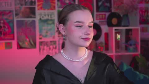 Snapshot of red_queeen chatting on 12-21-24, 08:32 QUEEN OF EVIL online show from 12-21-24, 08:32