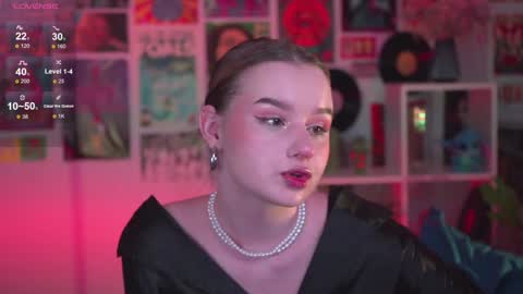 Snapshot of red_queeen chatting on 12-21-24, 11:34 QUEEN OF EVIL online show from 12-21-24, 11:34