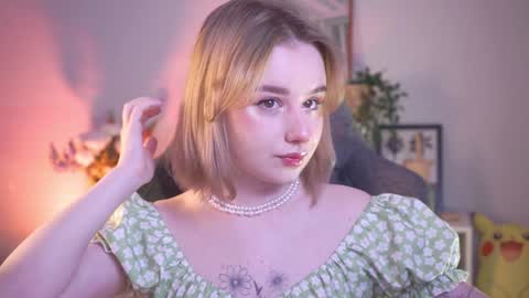 Snapshot of red_queeen chatting on 12-26-24, 05:40 QUEEN OF EVIL online show from 12-26-24, 05:40