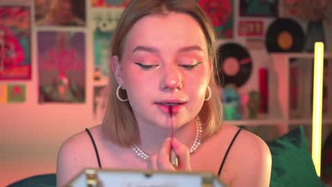 Snapshot of red_queeen chatting on 12-27-24, 07:46 QUEEN OF EVIL online show from 12-27-24, 07:46