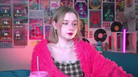 Snapshot of red_queeen chatting on 12-27-24, 10:59 QUEEN OF EVIL online show from 12-27-24, 10:59