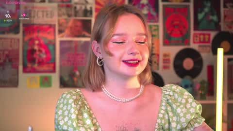 Snapshot of red_queeen chatting on 12-28-24, 11:59 QUEEN OF EVIL online show from 12-28-24, 11:59