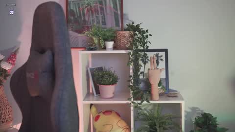 Snapshot of red_queeen chatting on 12-29-24, 05:22 QUEEN OF EVIL online show from 12-29-24, 05:22