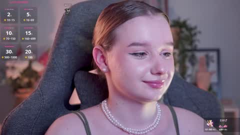 Snapshot of red_queeen chatting on 12-29-24, 11:29 QUEEN OF EVIL online show from 12-29-24, 11:29