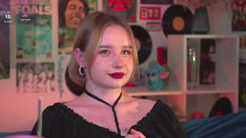 Snapshot of red_queeen chatting on 01-05-25, 09:57 QUEEN OF EVIL online show from 01-05-25, 09:57