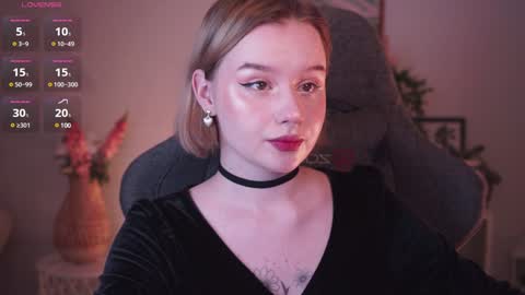 Snapshot of red_queeen chatting on 01-14-25, 08:37 QUEEN OF EVIL online show from 01-14-25, 08:37