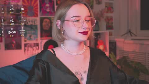 Snapshot of red_queeen chatting on 01-19-25, 10:17 QUEEN OF EVIL online show from 01-19-25, 10:17