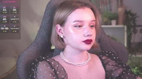 Snapshot of red_queeen chatting on 01-23-25, 11:15 QUEEN OF EVIL online show from 01-23-25, 11:15