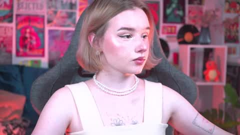 Snapshot of red_queeen chatting on 01-26-25, 08:23 QUEEN OF EVIL online show from 01-26-25, 08:23