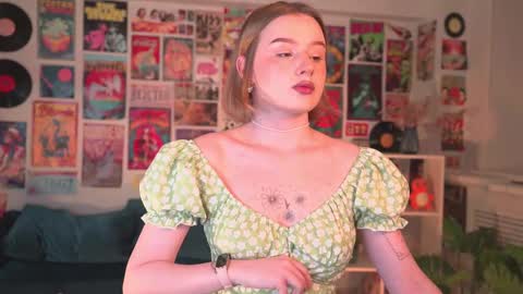 Snapshot of red_queeen chatting on 02-22-25, 02:17 QUEEN OF EVIL online show from 02-22-25, 02:17