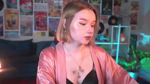 Snapshot of red_queeen chatting on 03-03-25, 02:26 QUEEN OF EVIL online show from 03-03-25, 02:26