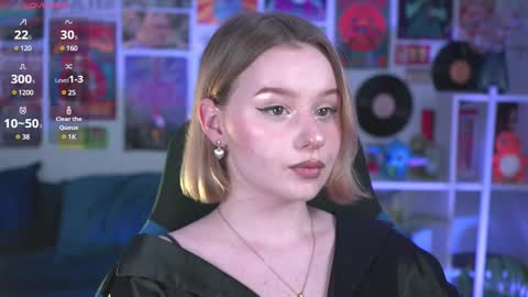 Snapshot of red_queeen chatting on 03-03-25, 08:38 QUEEN OF EVIL online show from 03-03-25, 08:38