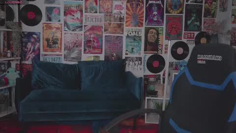 Snapshot of red_queeen chatting on 03-06-25, 02:09 QUEEN OF EVIL online show from 03-06-25, 02:09