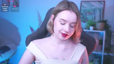 Snapshot of red_queeen chatting on 03-11-25, 02:21 QUEEN OF EVIL online show from 03-11-25, 02:21