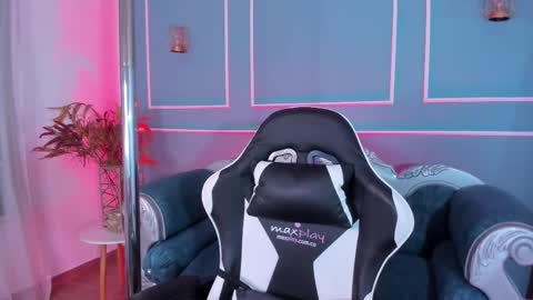 Snapshot of red_star8 chatting on 10-03-25, 11:18 online show from 10-03-25, 11:18