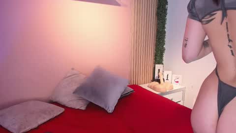 Stefany    online show from 02-17-25, 05:21