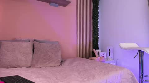 Stefany    online show from 02-24-25, 05:31