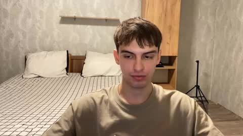 Snapshot of redbullshine chatting on 09-16-25, 05:14 redbullshine online show from 09-16-25, 05:14