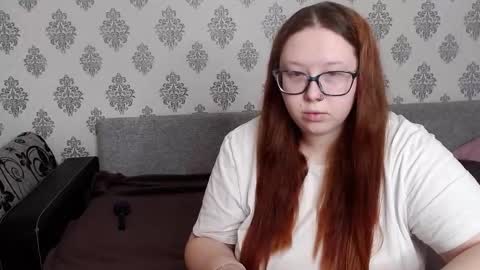 Snapshot of redchloee chatting on 10-18-25, 08:15 Chloe online show from 10-18-25, 08:15