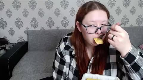 Snapshot of redchloee chatting on 10-21-25, 08:48 Chloe online show from 10-21-25, 08:48