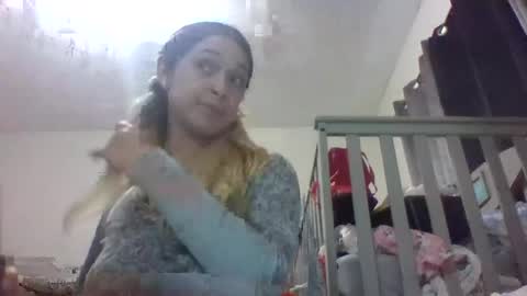 Snapshot of reddwaxx chatting on 11-19-25, 10:10 reddwaxx online show from 11-19-25, 10:10