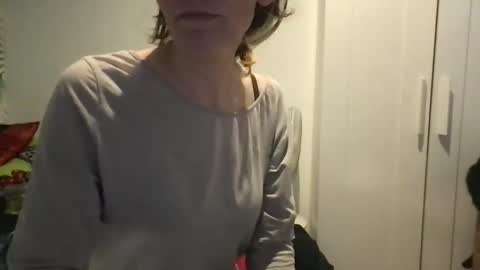 Snapshot of redfoxofficial chatting on 11-15-25, 12:56 Redfox online show from 11-15-25, 12:56