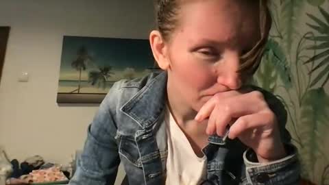 Snapshot of redfoxofficial chatting on 11-29-25, 10:51 Redfox online show from 11-29-25, 10:51