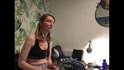 Snapshot of redfoxofficial chatting on 12-03-25, 02:37 Redfox online show from 12-03-25, 02:37