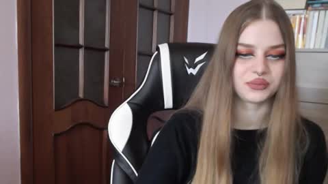 Lily online show from 09-22-25, 02:24