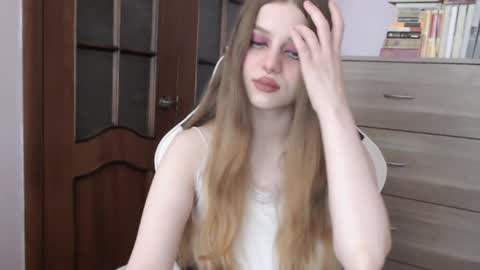 Lily online show from 09-26-25, 01:42