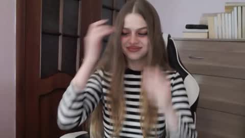 Lily online show from 01-19-26, 01:53