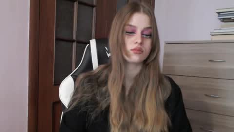 Lily online show from 05-16-26, 02:19