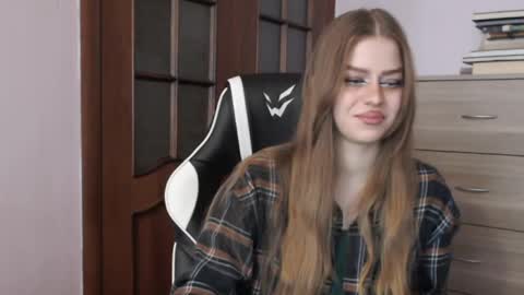 Lily online show from 05-25-26, 03:23