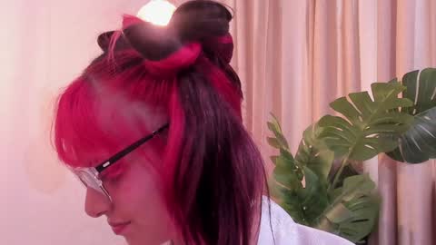 Snapshot of redmeloddy chatting on 02-04-25, 10:45 Meloddy online show from 02-04-25, 10:45