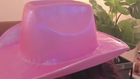 Snapshot of redmeloddy chatting on 02-21-25, 10:26 Meloddy online show from 02-21-25, 10:26