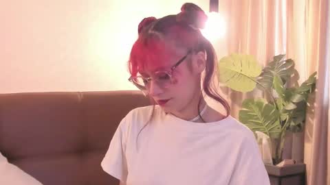 Snapshot of redmeloddy chatting on 03-06-25, 08:37 Meloddy online show from 03-06-25, 08:37