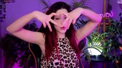 Snapshot of redmidnight_ chatting on 11-26-25, 08:32 Kiara online show from 11-26-25, 08:32