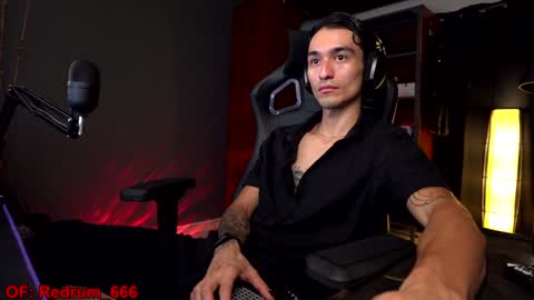 Red online show from 12-21-24, 03:58