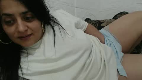 Snapshot of reeapassion chatting on 01-15-25, 11:30 Reea online show from 01-15-25, 11:30