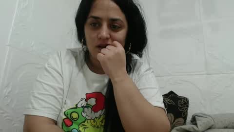 Snapshot of reeapassion chatting on 02-10-25, 12:30 Reea online show from 02-10-25, 12:30