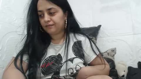 Snapshot of reeapassion chatting on 02-18-25, 10:03 Reea online show from 02-18-25, 10:03