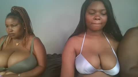 Snapshot of reenie_barbie chatting on 02-11-25, 03:40 barbie online show from 02-11-25, 03:40