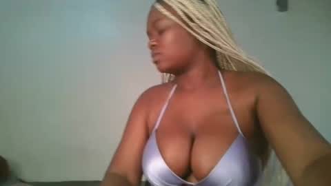 Snapshot of reenie_barbie chatting on 02-14-25, 01:56 barbie online show from 02-14-25, 01:56
