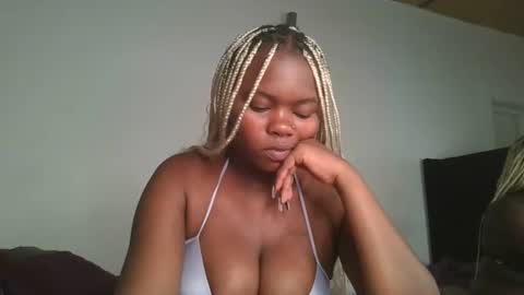 Snapshot of reenie_barbie chatting on 02-14-25, 08:42 barbie online show from 02-14-25, 08:42