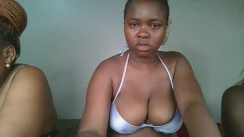 Snapshot of reenie_barbie chatting on 02-17-25, 01:36 barbie online show from 02-17-25, 01:36